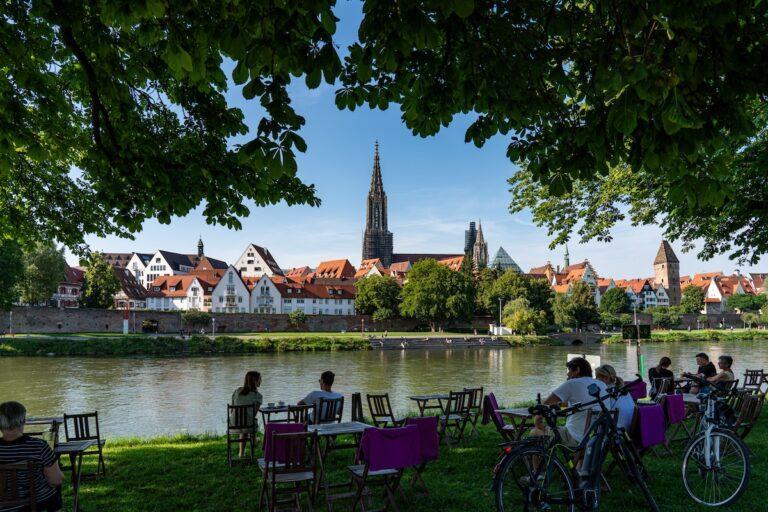 DONAU: EIN FLUSS, DER VERBINDET DONAU: EIN FLUSS, DER VERBINDET