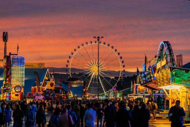 Wasen Stuttgart kann auf eine über 200-jährige Geschichte zurückblicken, ist eines der größten Volksfeste der Welt und zieht jährlich rund vier Millionen Besucher an. © Stuttgart Marketing GmbH, Thomas Niedermüller